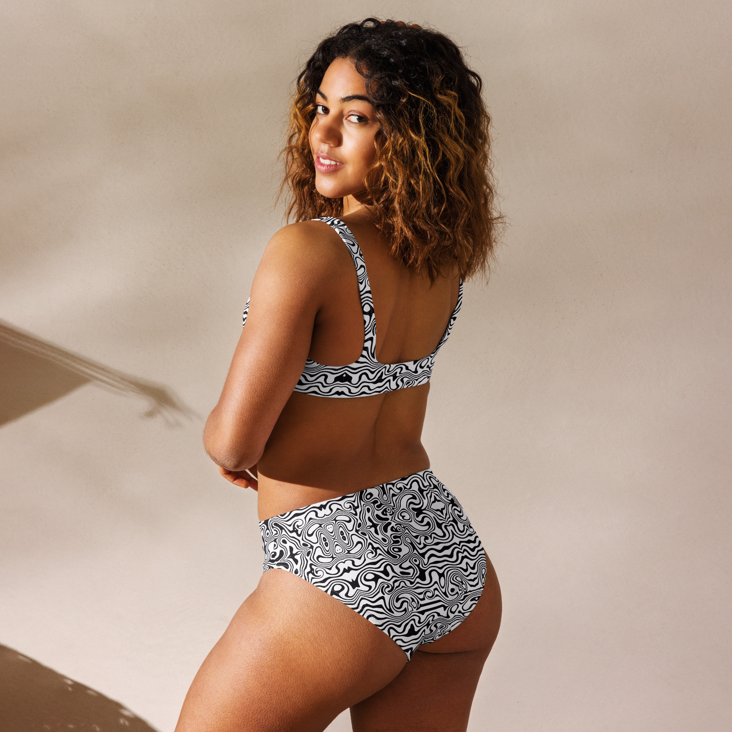 High-waisted bikini (Noir Noodle)