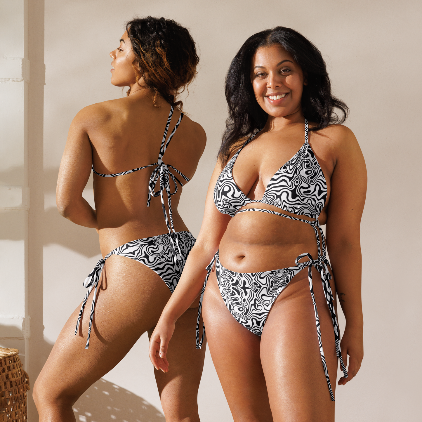 String bikini (Noir Noodle)