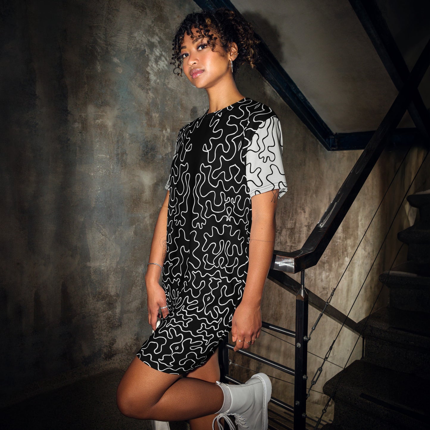 T-shirt dress (Black & White Squiggle)