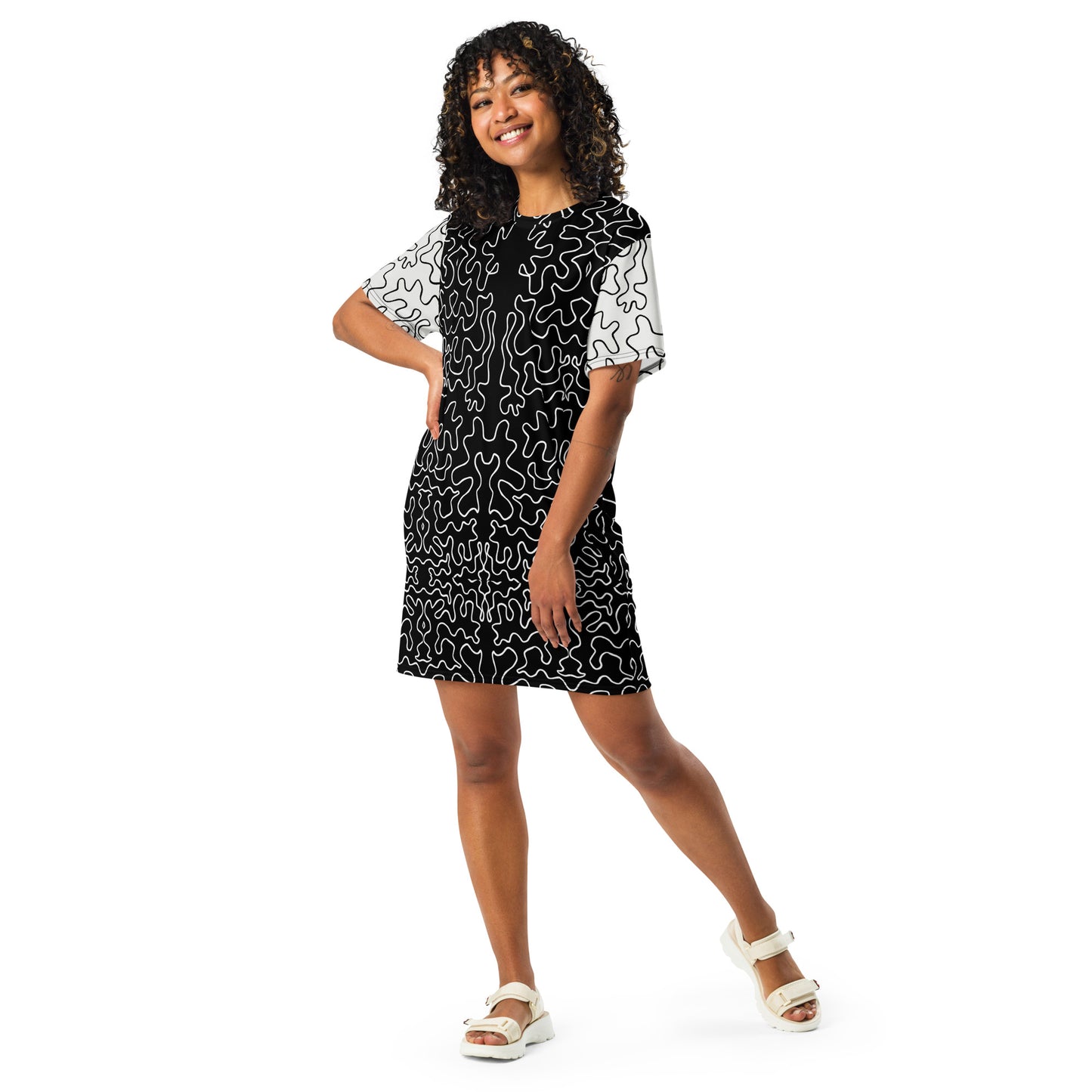 T-shirt dress (Black & White Squiggle)